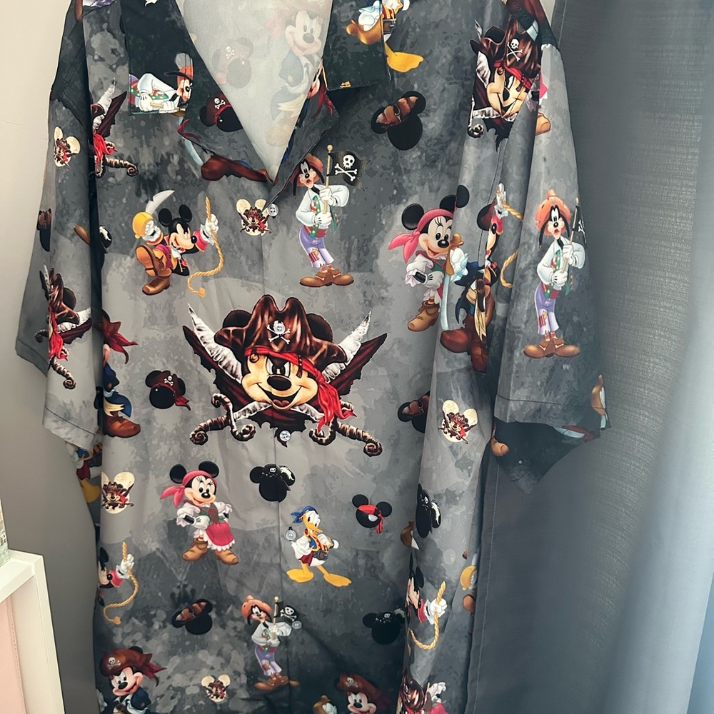 Men’s Disney Pirate Graphic Buttondown